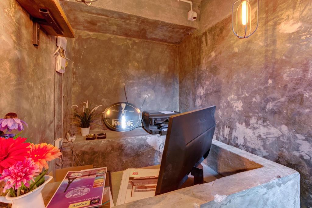 Revolution Hostel Asoke