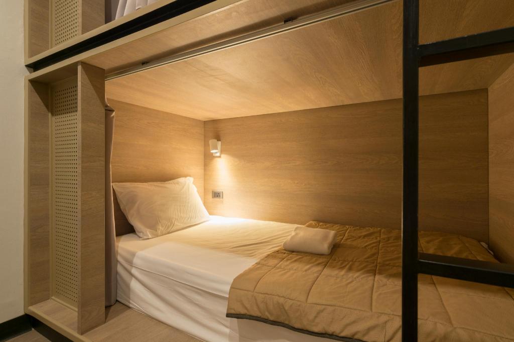 T Hostel Victory Monument