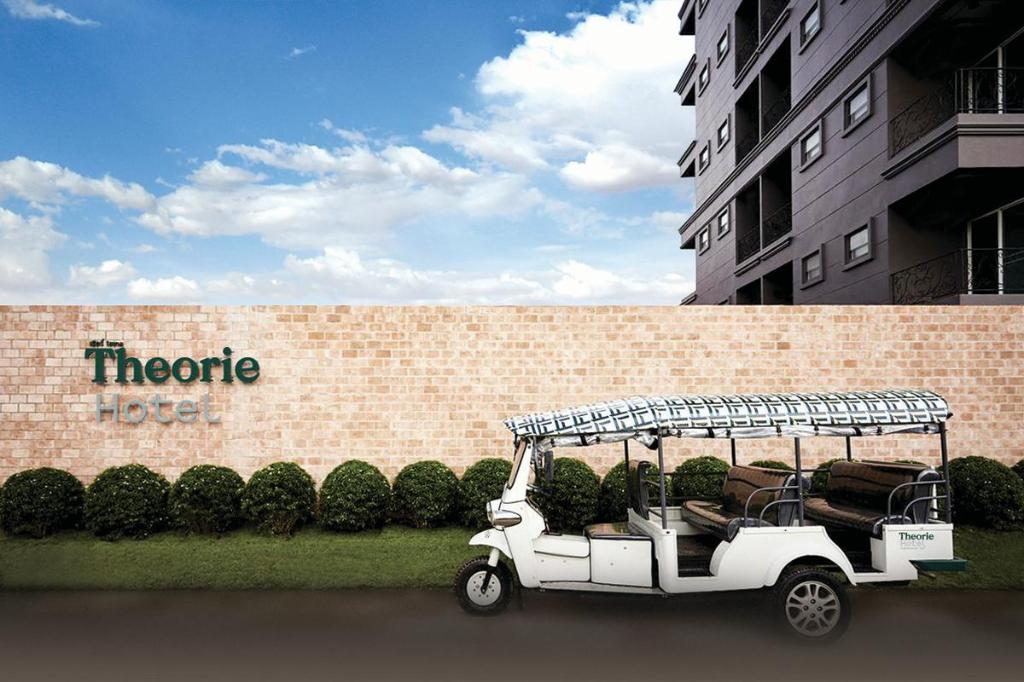 Theorie Hotel Sukhumvit 107 by SLH