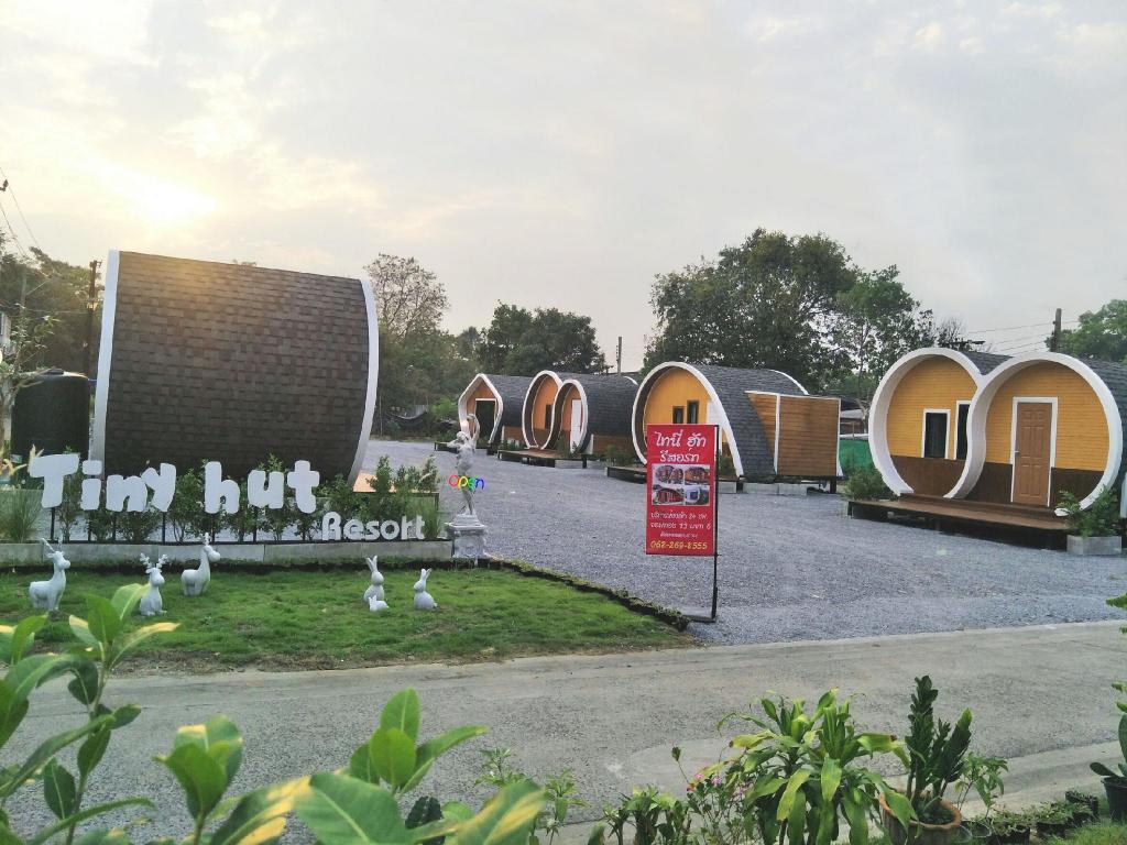 Tiny Hut Resort by vava