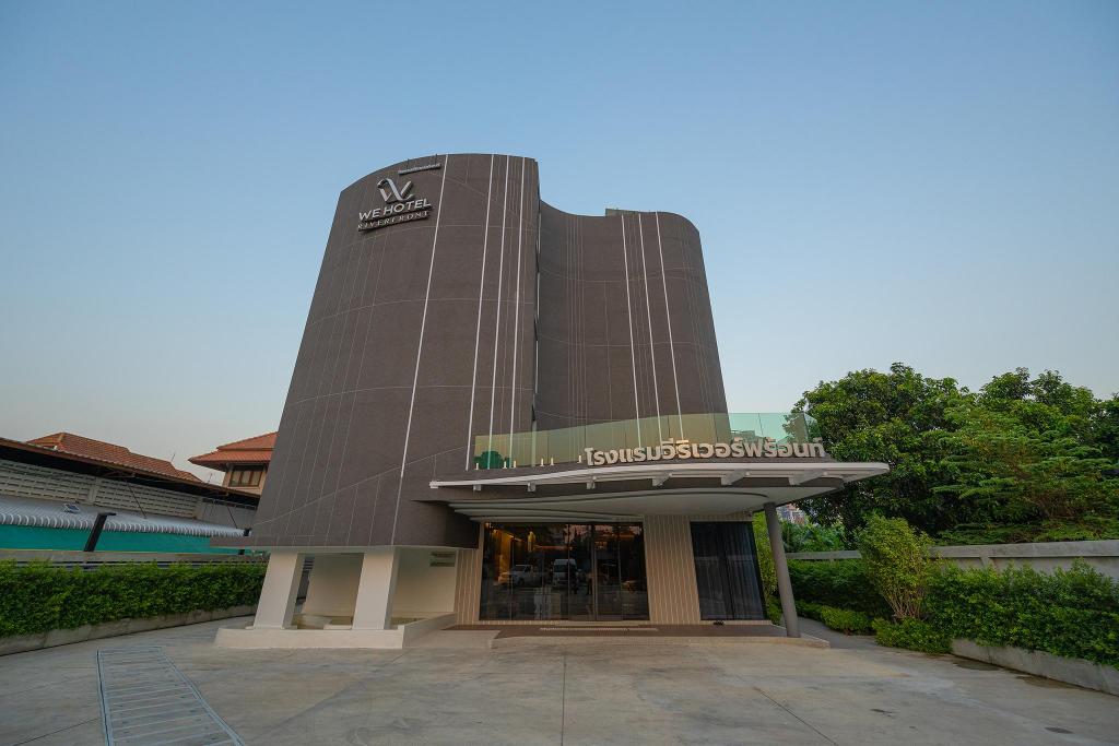 WE HOTEL RIVERFRONT