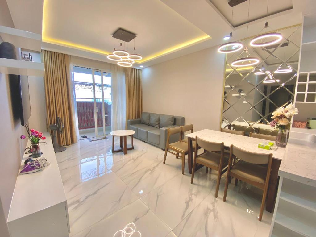 Alm’s 2 BedRoom Apartment at Sunrise City District 7