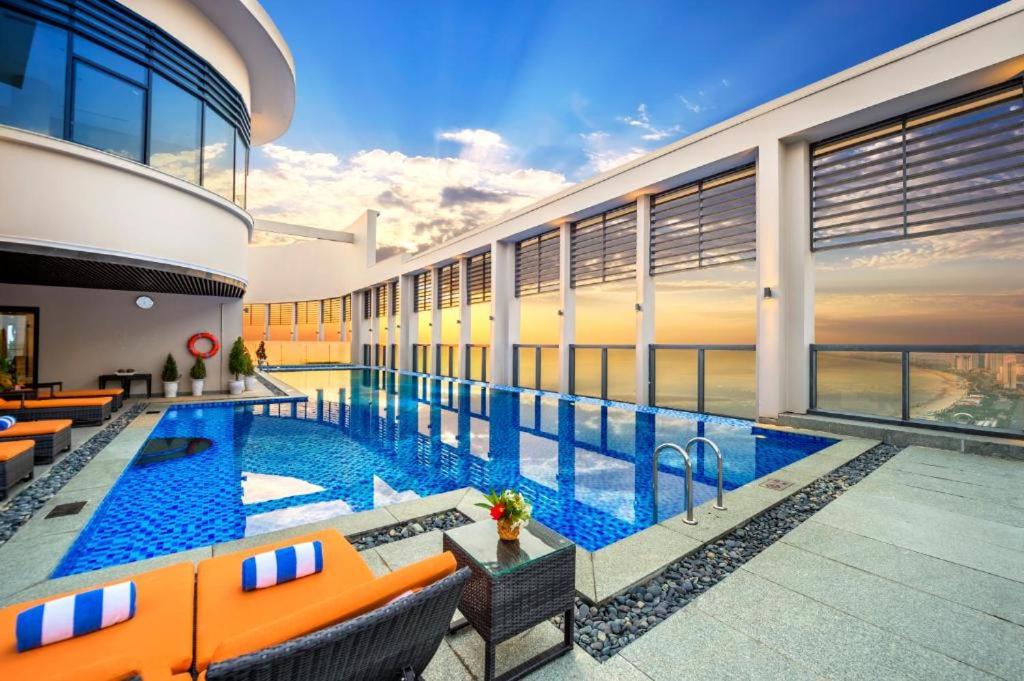 Beachfront Luxury Apartment Da Nang