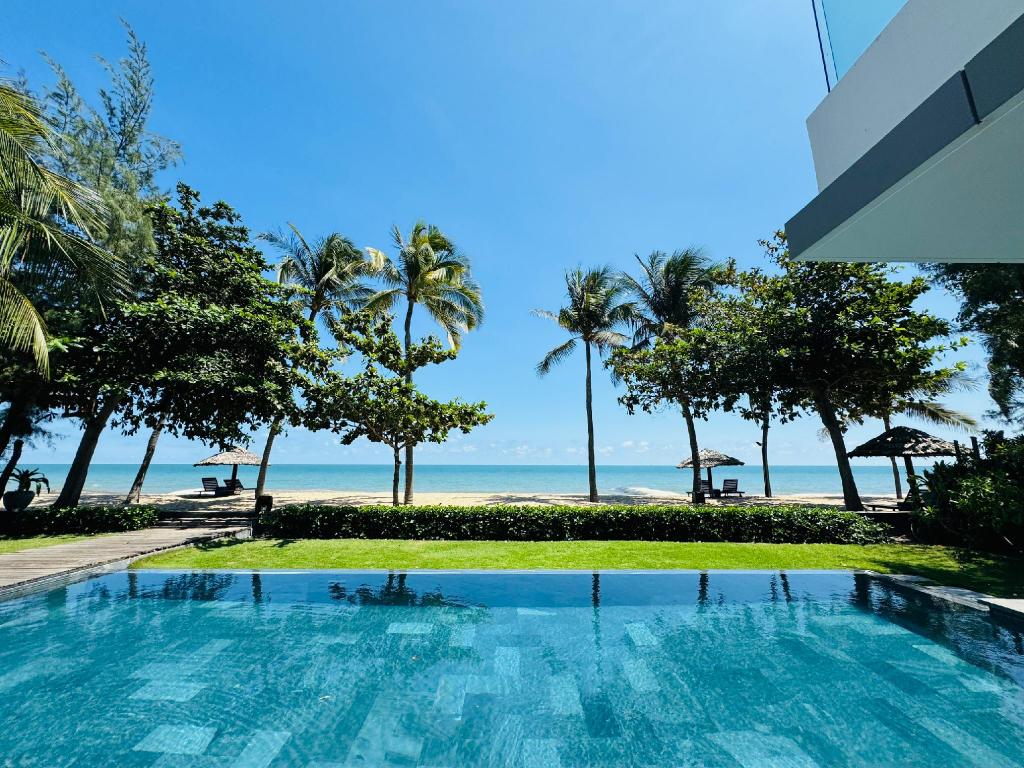 Beachfront villa 1000m2, 5BR  Sanctuary Ho Tram