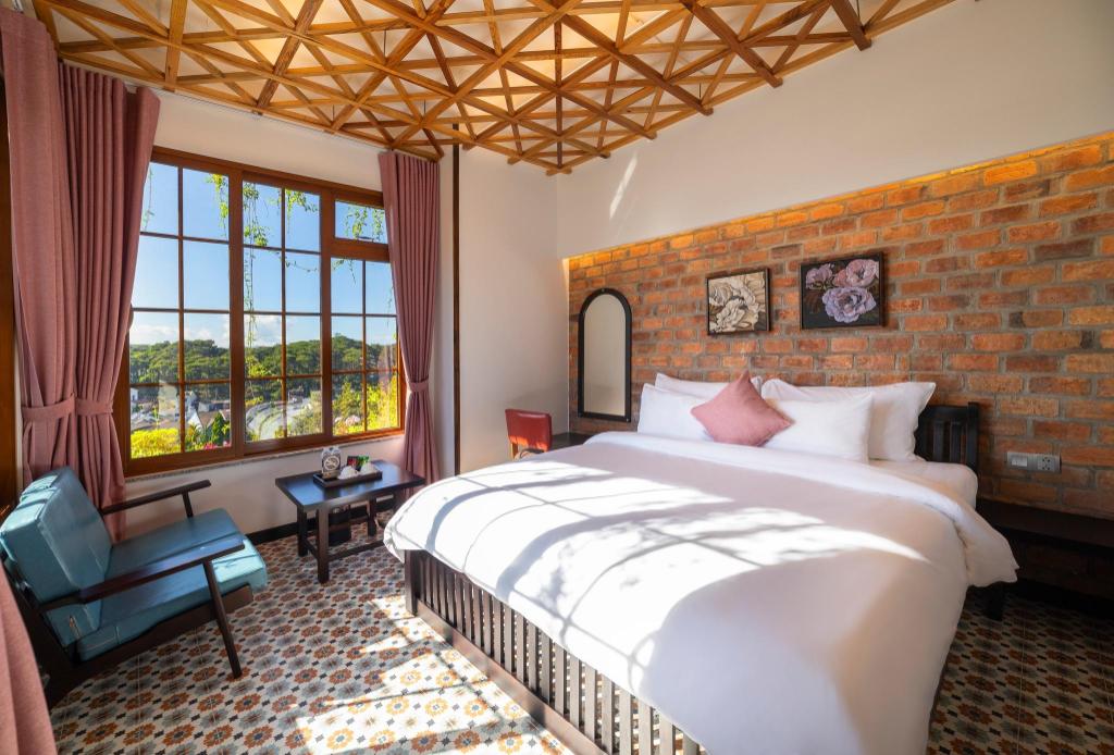Brick House Dalat Hotel