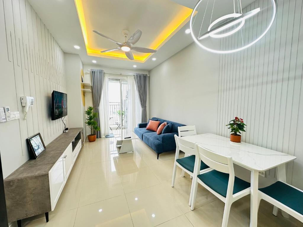Căn hộ Sunrise City view 2 phòng ngủ, 76m2, Gym & hồ bơi free, lầu cao, view quận 1