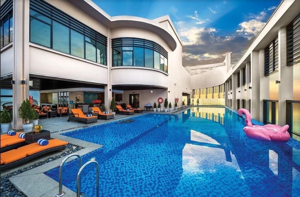 Da Nang Luxurious Ocean View Suites