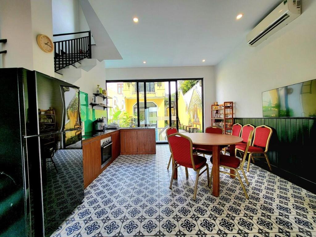 Delightful Romantic 4-BR Villa