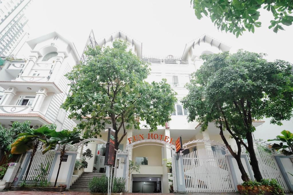 Fun Hotel