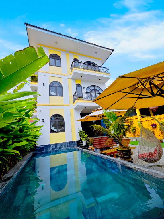 Golden Sunshine Villa