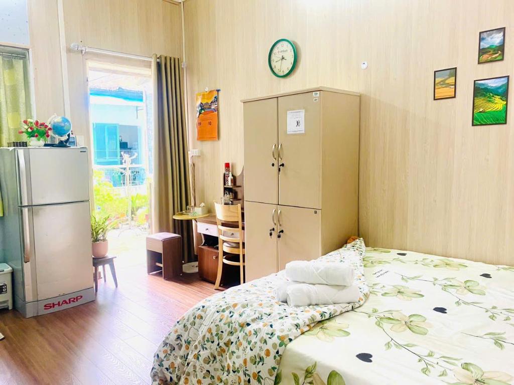 Homestay with Large bed, balcony private bathroom