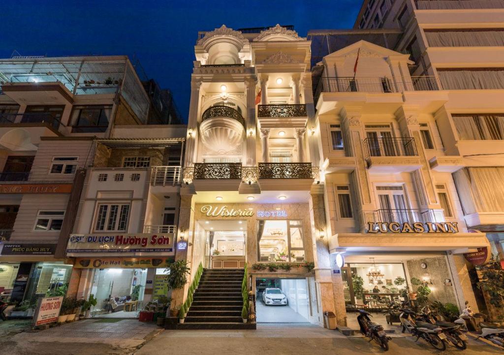 Khách Sạn Wisteria