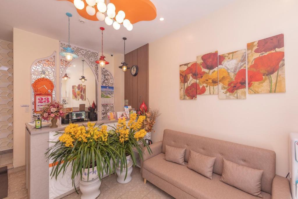 Khách sạn Tường Vy 2