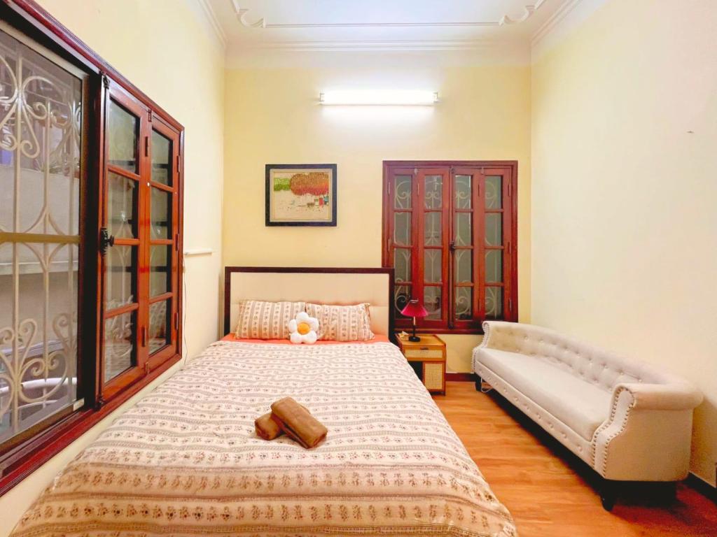 LushStay Abode – Hanoi Train Street