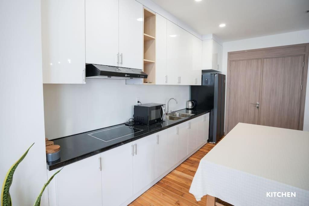 Modern & Charming Penthouse Apt* 5BRs in Center