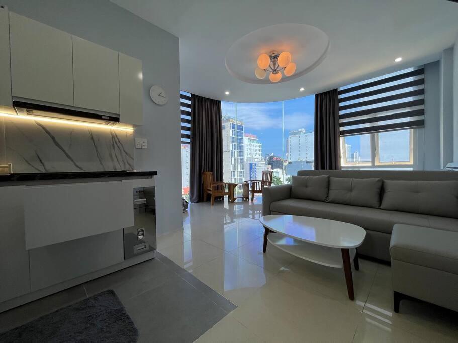 Oceansight – Avalon 5 – Full view city and moutain