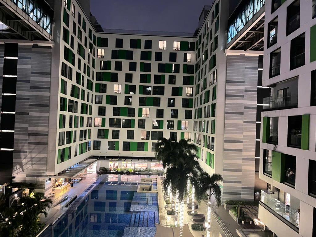 Republic Apartment Nearby  Airport Free Pool Gym