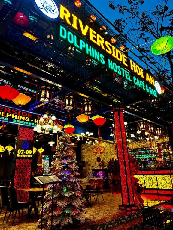 Riverside Hội An, Dolphins Hostel & Bar