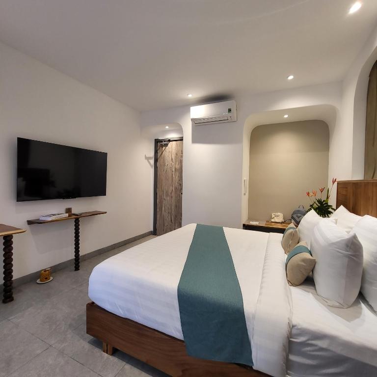 Santori Villa My Khe Beach