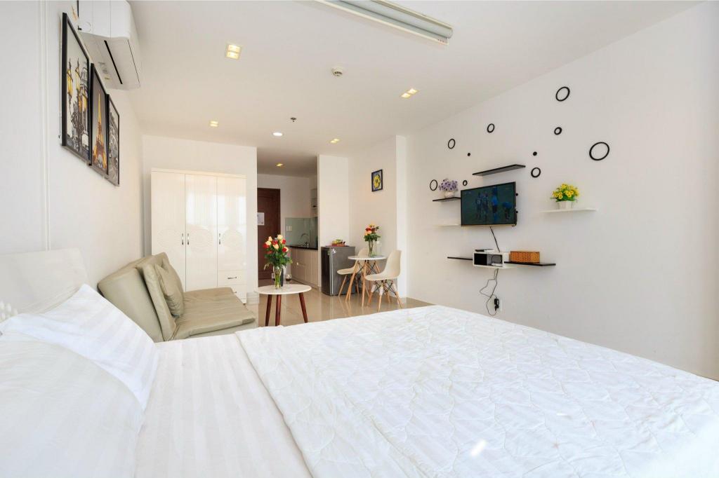 Skycenter Near Tan Son Nhat Airport -Cherry Le