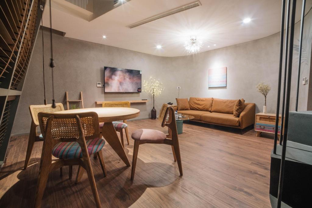 Stylish 100m2 Duplex in Hoan Kiem 2 BR w Tub