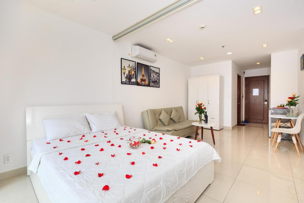 Tan Son Nhat airport- Sky center apartment