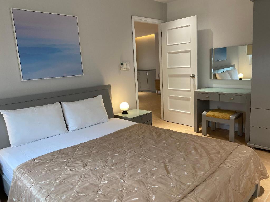 Thien Son Serviced Apt 3-Bedroom with Balcony