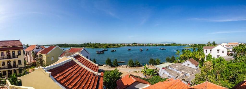 Top floor One-bedroom Suite overlooking lazy river