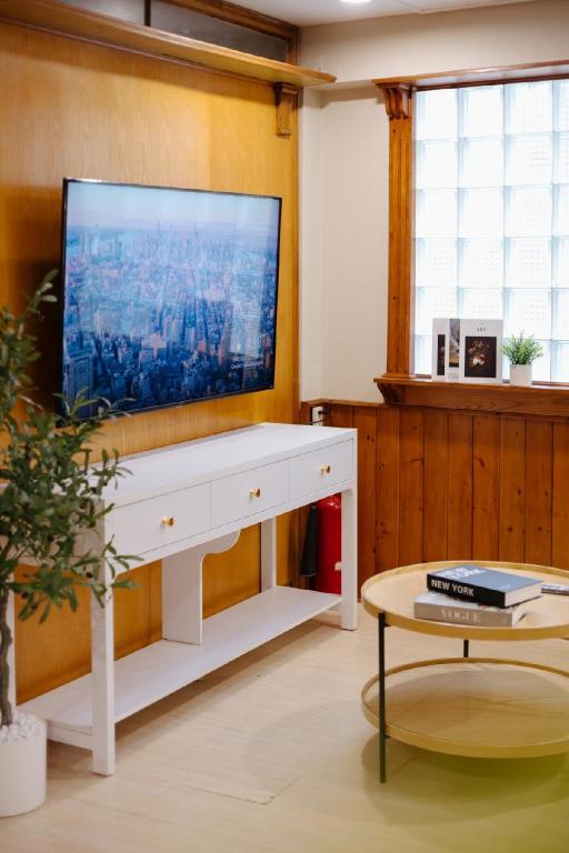 VietHOME – 501 The Wood /2 bedrooms apartment/lift