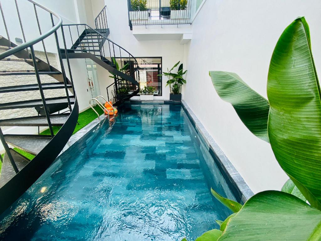 Villa Stunning Pool 5-Bedroom