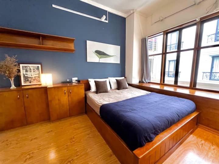 Nice room located right next to the Old Quarter