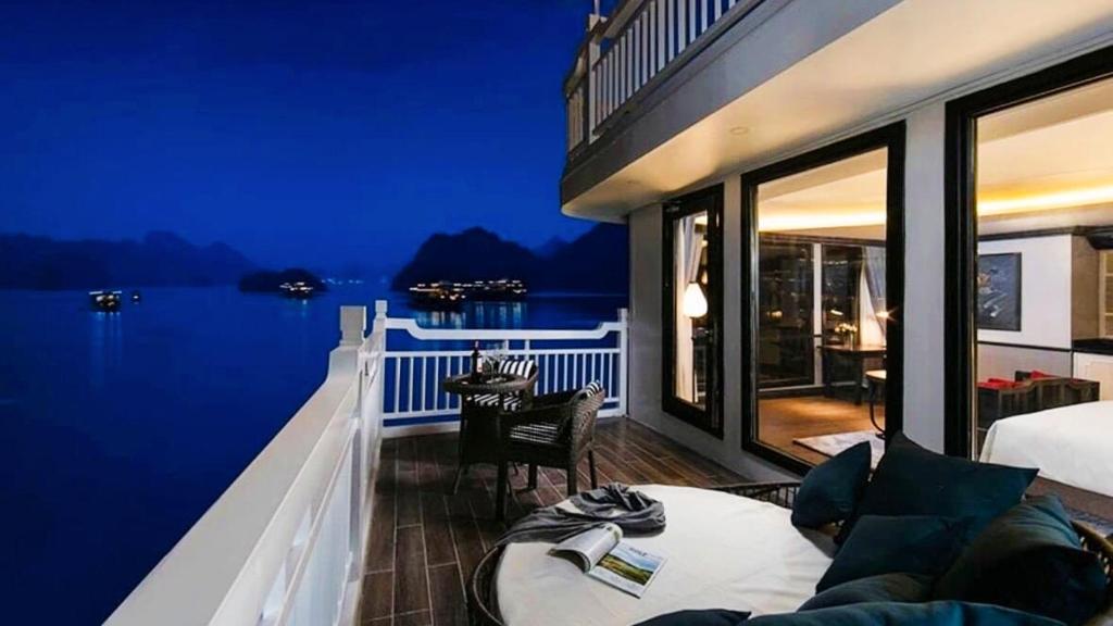 Lotus Elegance Cruise