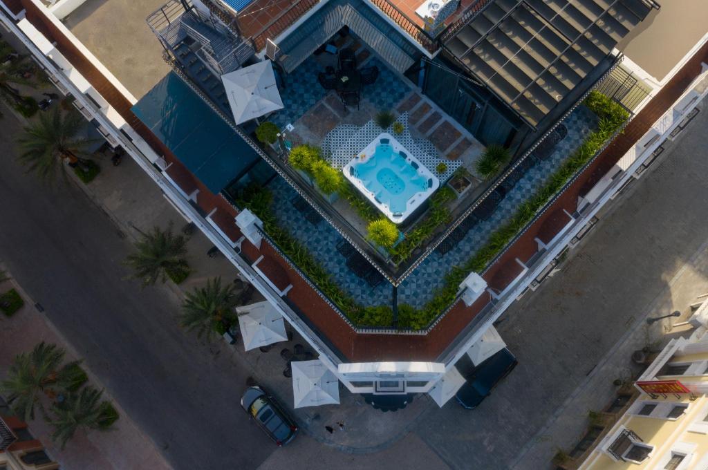 THE EXQUISITE HALONG HOTEL