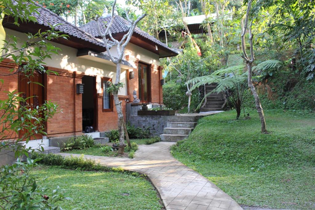 Arnata Guest House & Pasraman Yoga Lokanata
