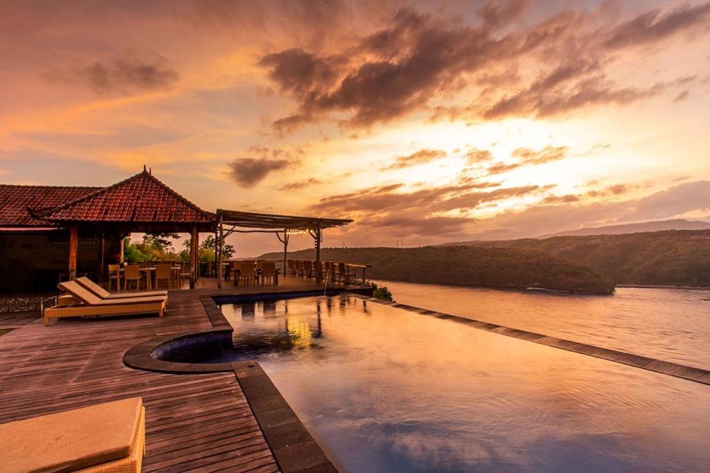 Ceningan Cliff Cottages