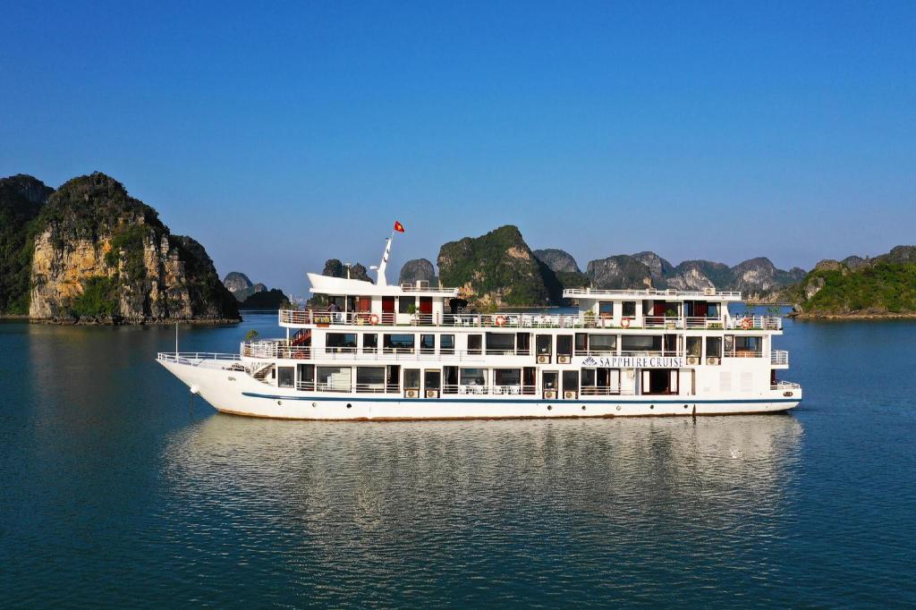 Hạ Long Sapphire Cruise