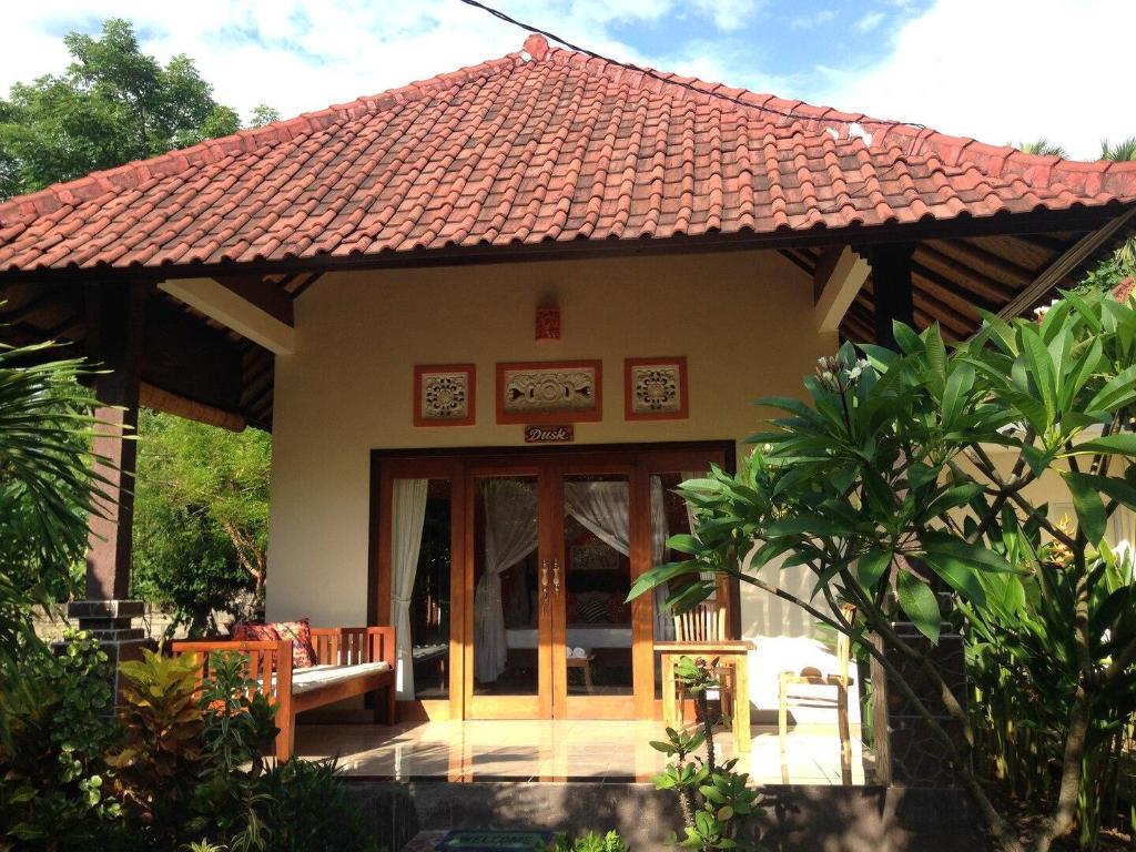 KIRANA HOMESTAY (DUSK BUNGALOW)