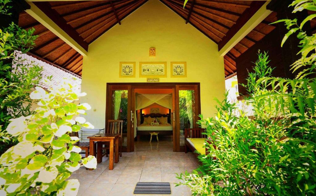 KIRANA HOMESTAY (SUNSHINE BUNGALOW)