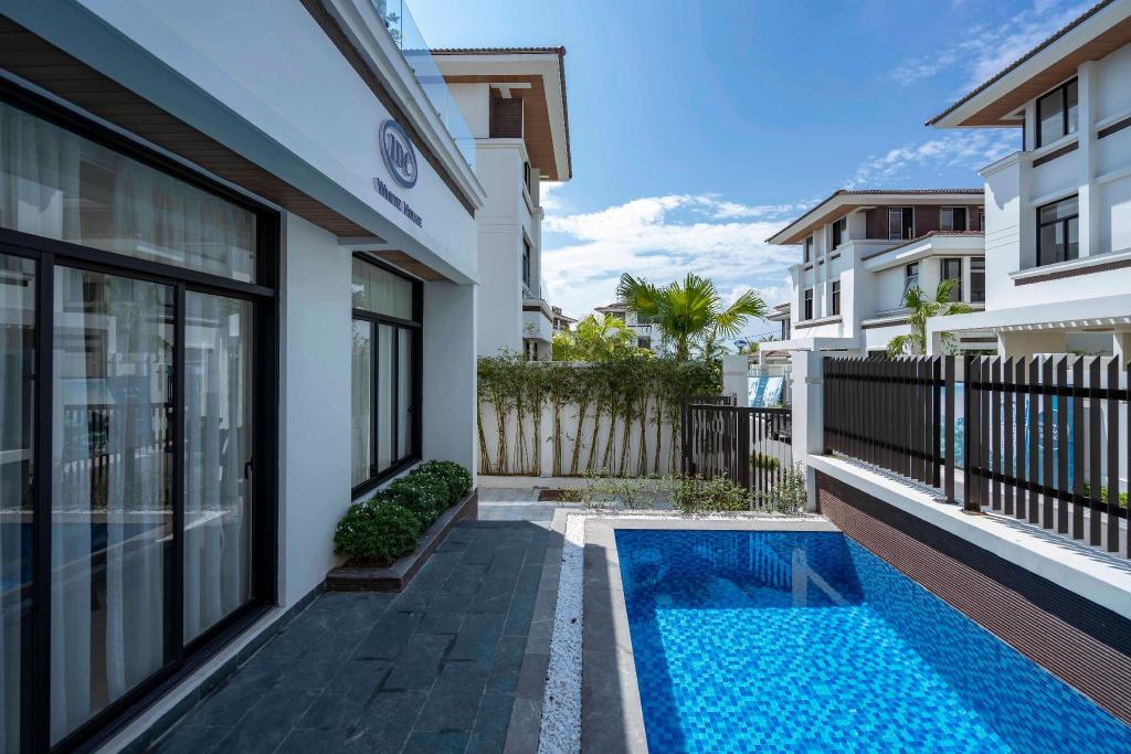 Luxury IDCWHiteHouse FLC Halong Golf &Resort