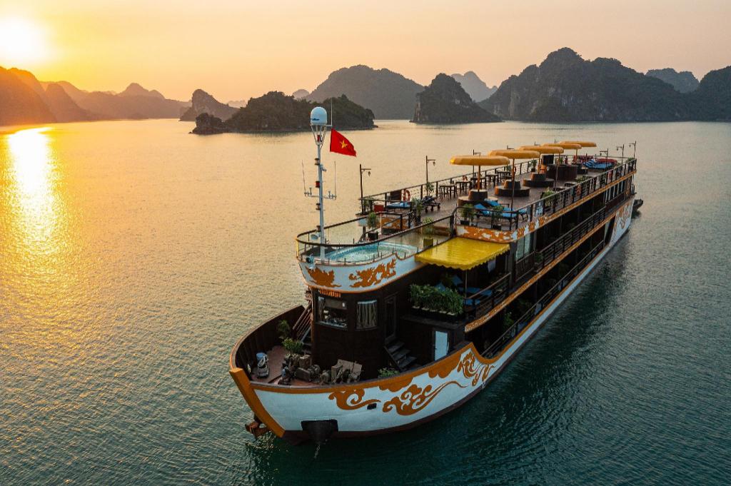 Nostalgia Halong Cruise