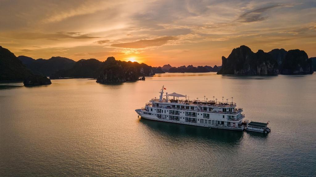 Paradise Elegance Cruise Halong