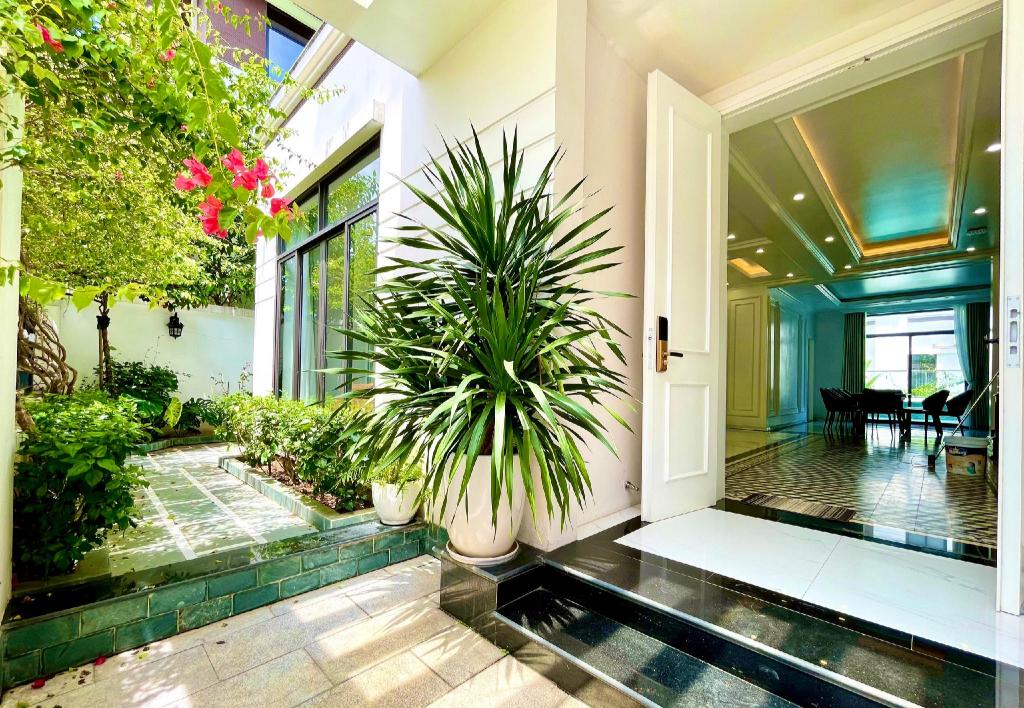 Phoenix Villas FLC HaLong 5BR, Pool, Karaoke 925