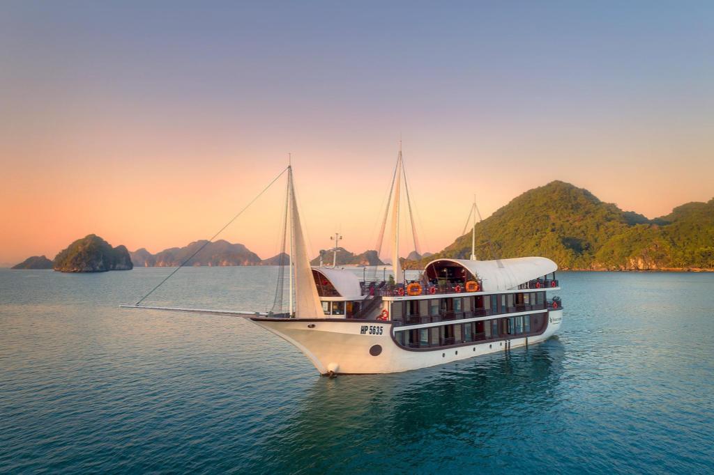 Sena Cruises – Wonder On Lan Ha Bay