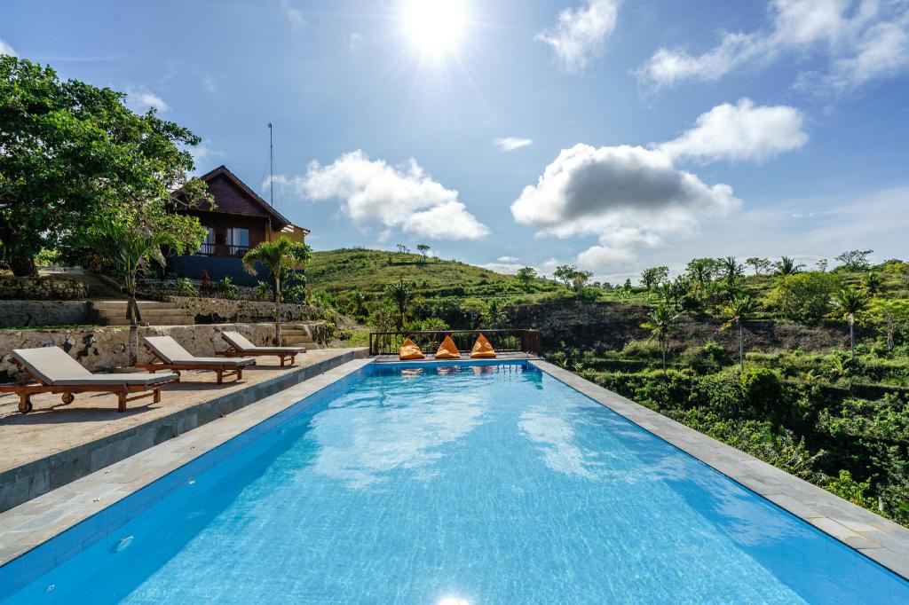 Pini Sentana Village