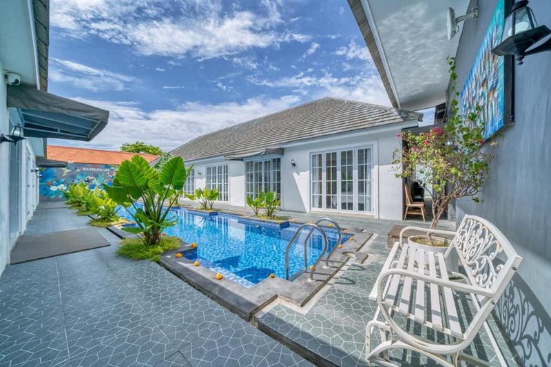 3BD Modern Apartment in Sanur with BBQ & huge shared pool