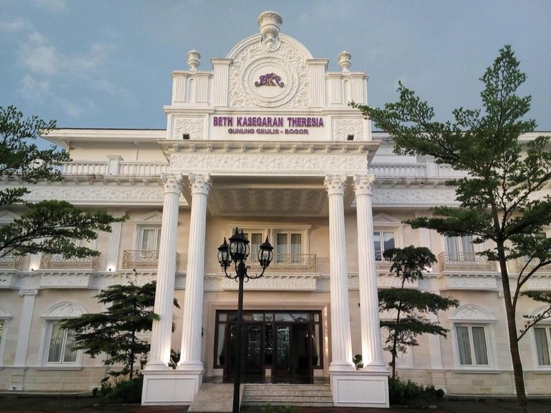 Beth Kasegaran Theresia Hotel