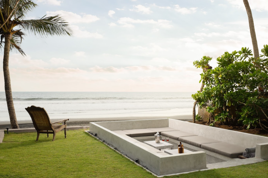 Black Beach Villa – Absolute Beachfront