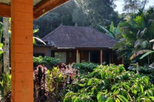 Dina Homestay