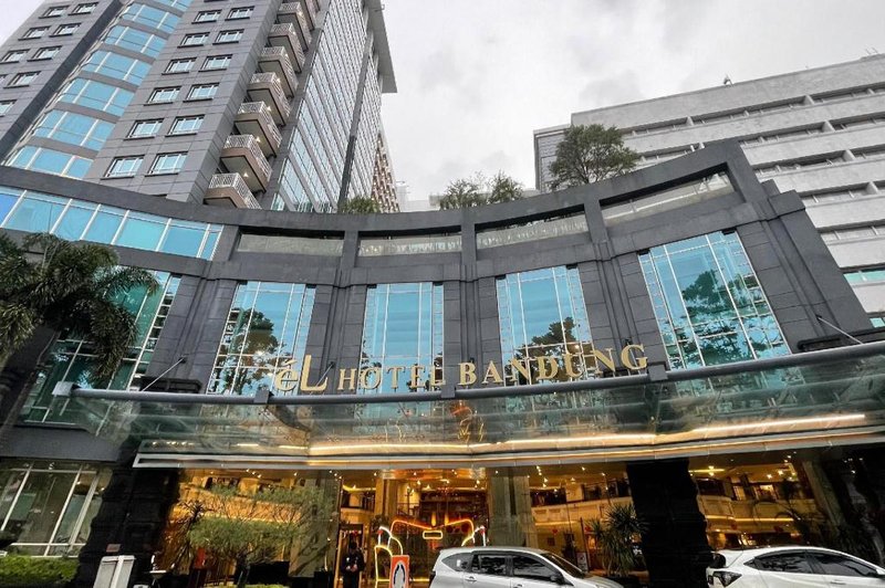 eL ROYALE by Farizi Rooms