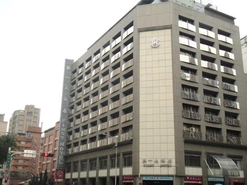 First Hotel, Trung Sơn